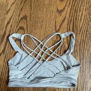 Lululemon Free to be Wild Sports Bra Size 4